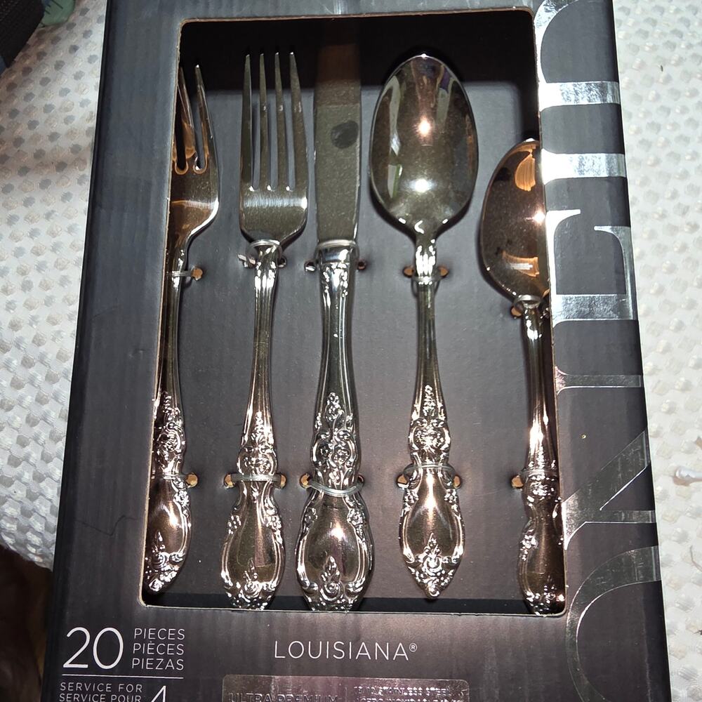 ONEIDA 20 PC STAINLESS STEEL FLATWARE SET SERVICE FOR 4